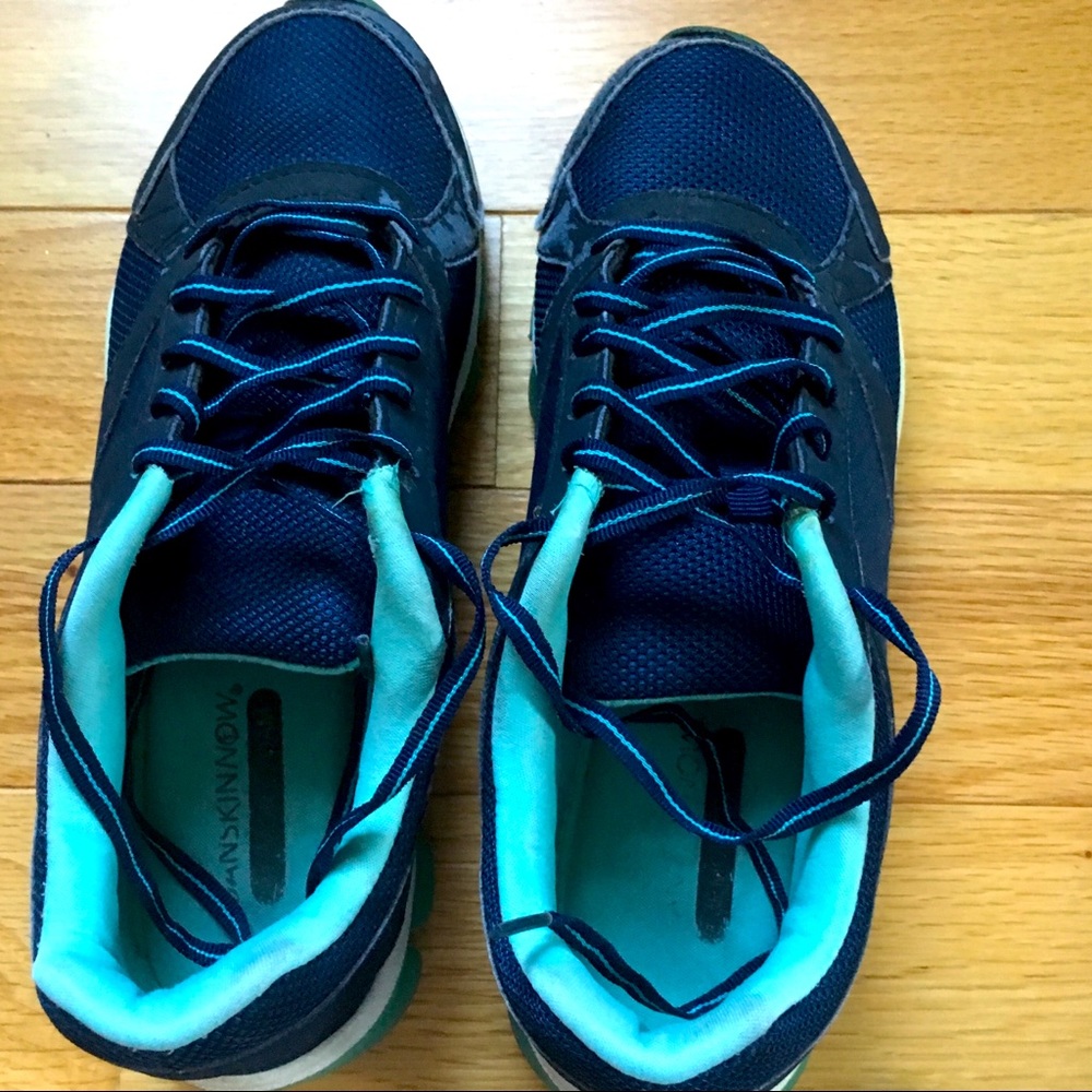 Danskin Now blue athletic shoes. Sz 8 1/2